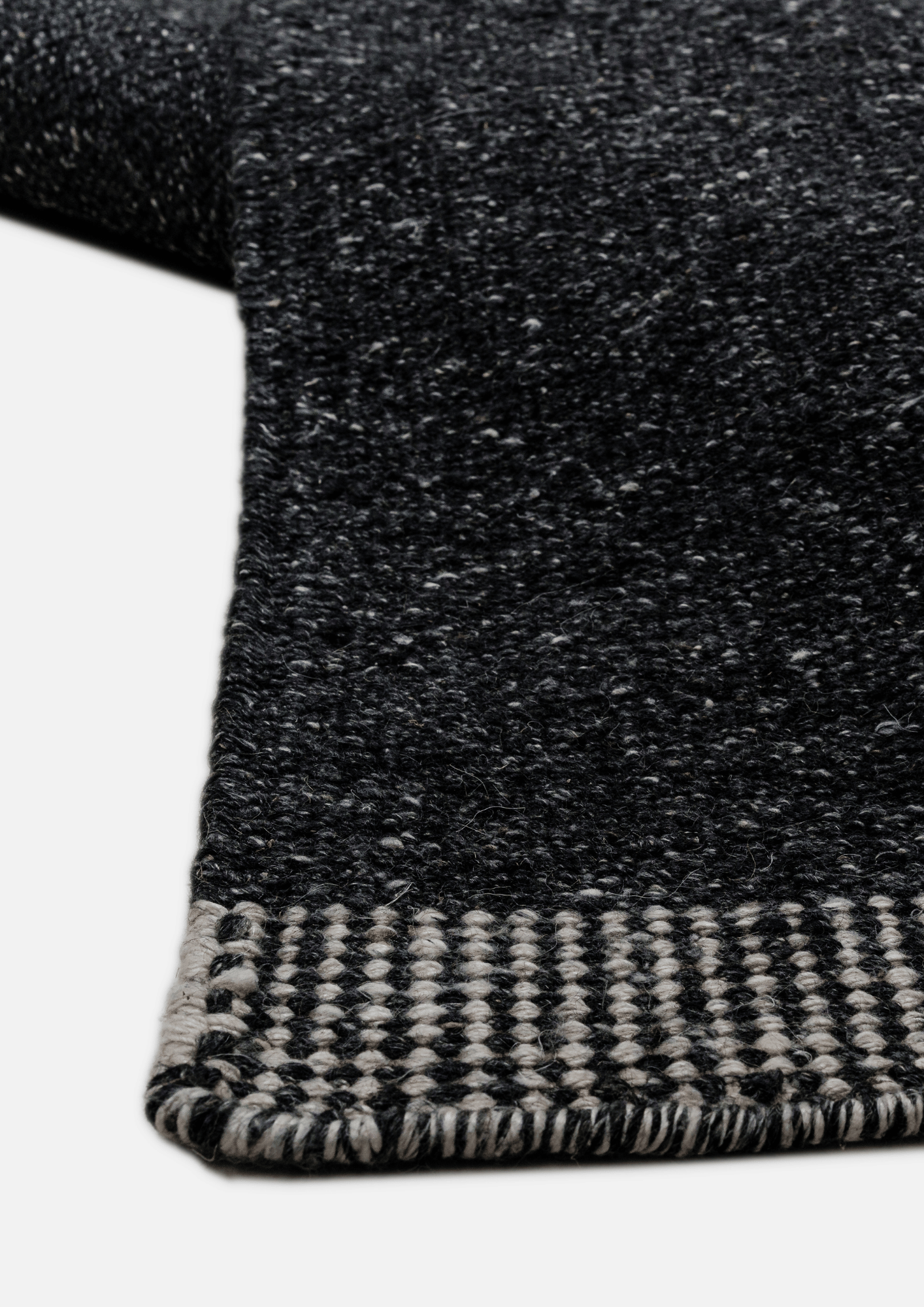Bamboo Silk Handwoven Rug _ Aion